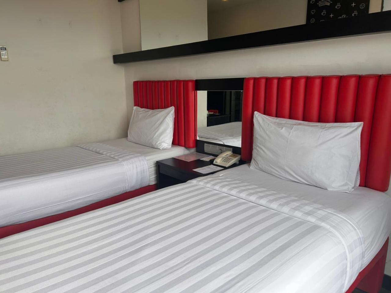 Kalya Hotel Bandung Dago Buitenkant foto