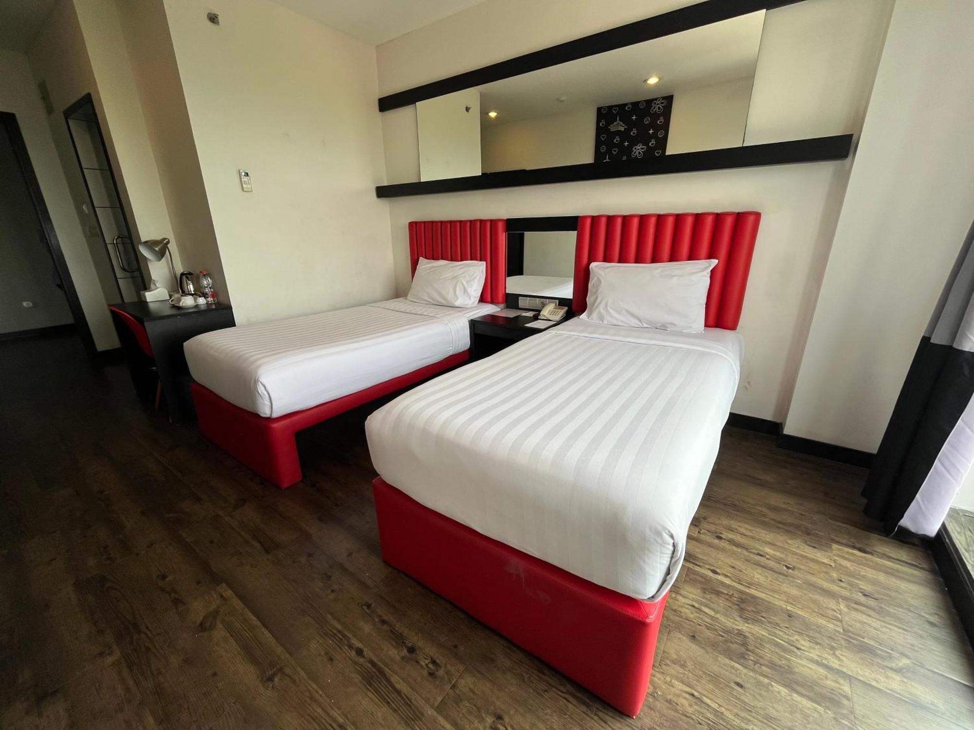 Kalya Hotel Bandung Dago Buitenkant foto
